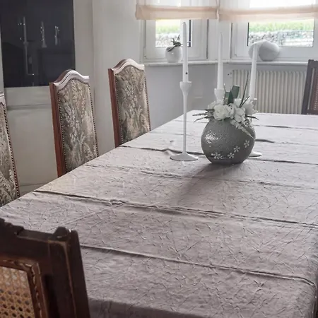 Chez Jeanine Maison Familiale Holiday home *